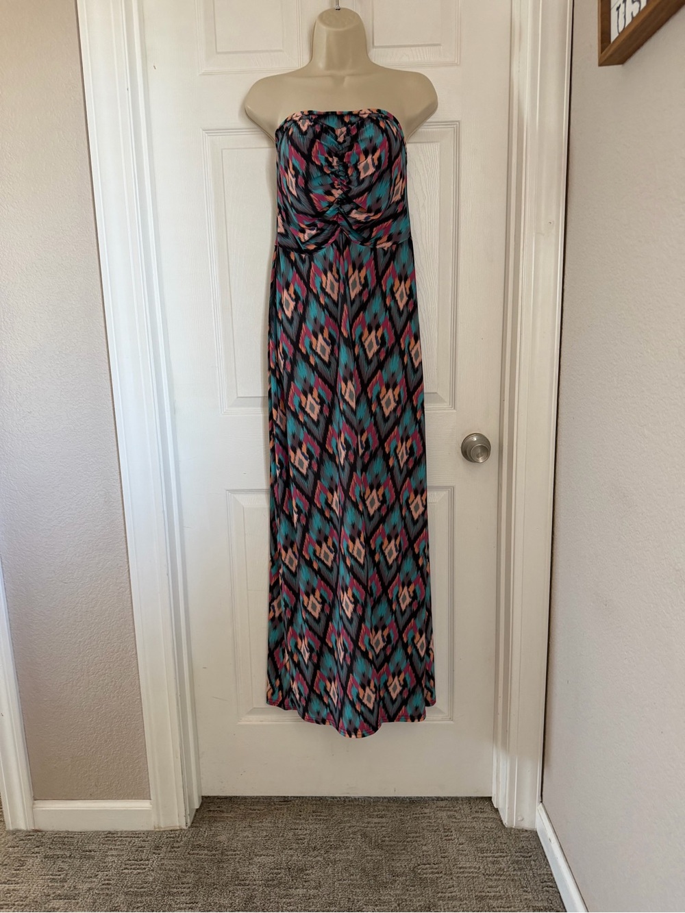 Viereck Boutique Strapless Geometric Print Maxi Dress in Black/Multi